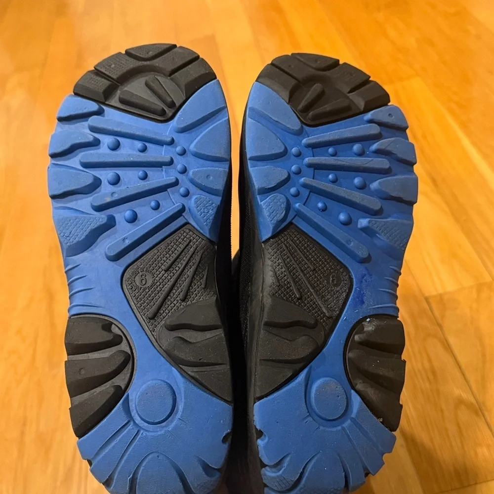 Kamik boys winter snow boots size 6 .